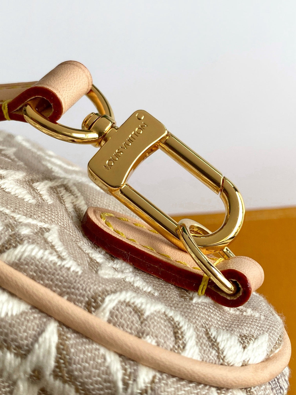 Nano Speedy With Tactile Jacquard Canvas In Soft Peuplier Shade