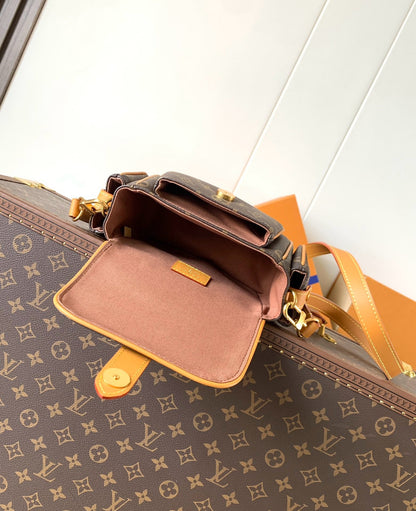 Cargo Wearable Wallet In Monogram Archive Canvas