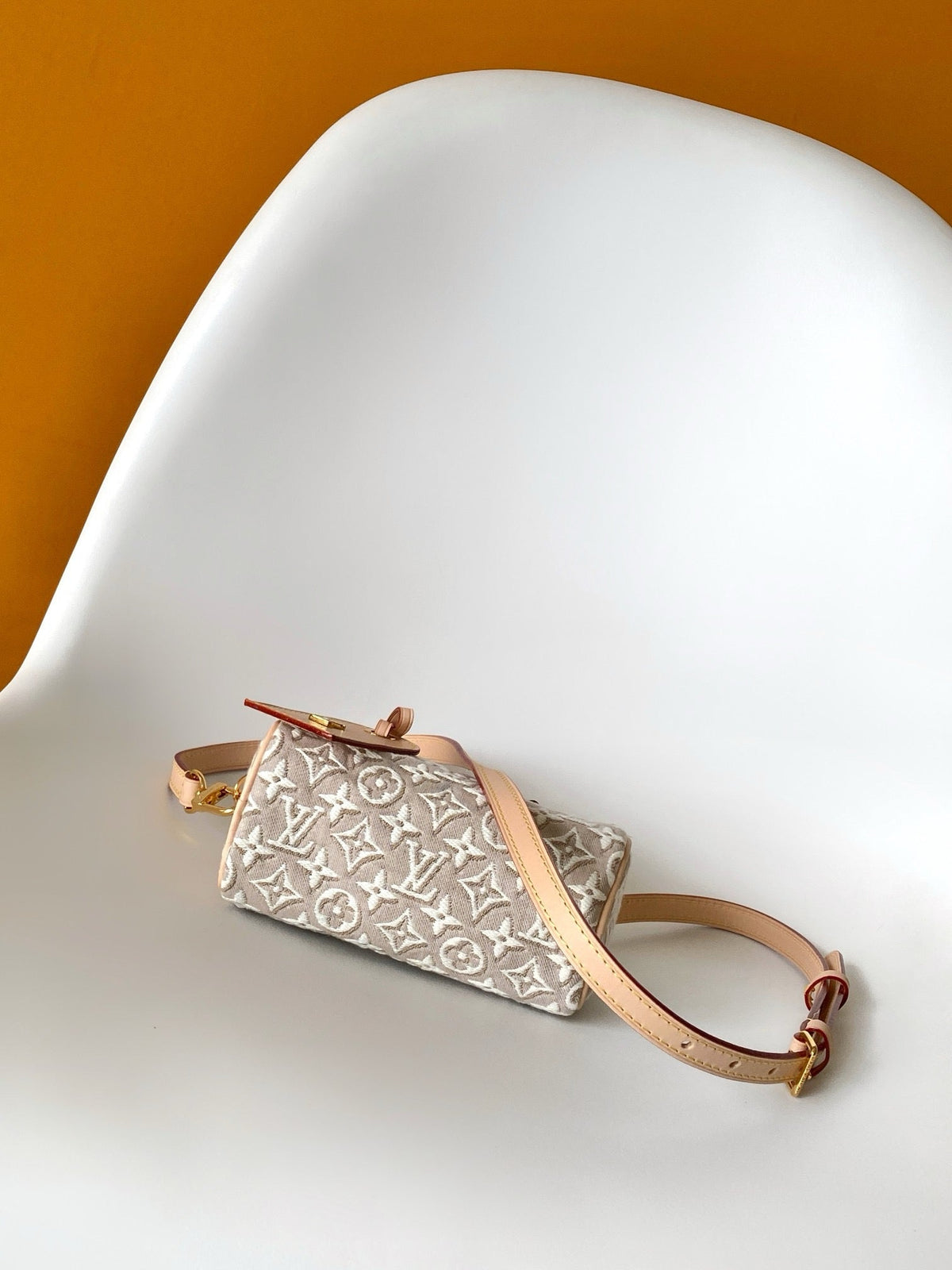Nano Speedy With Tactile Jacquard Canvas In Soft Peuplier Shade