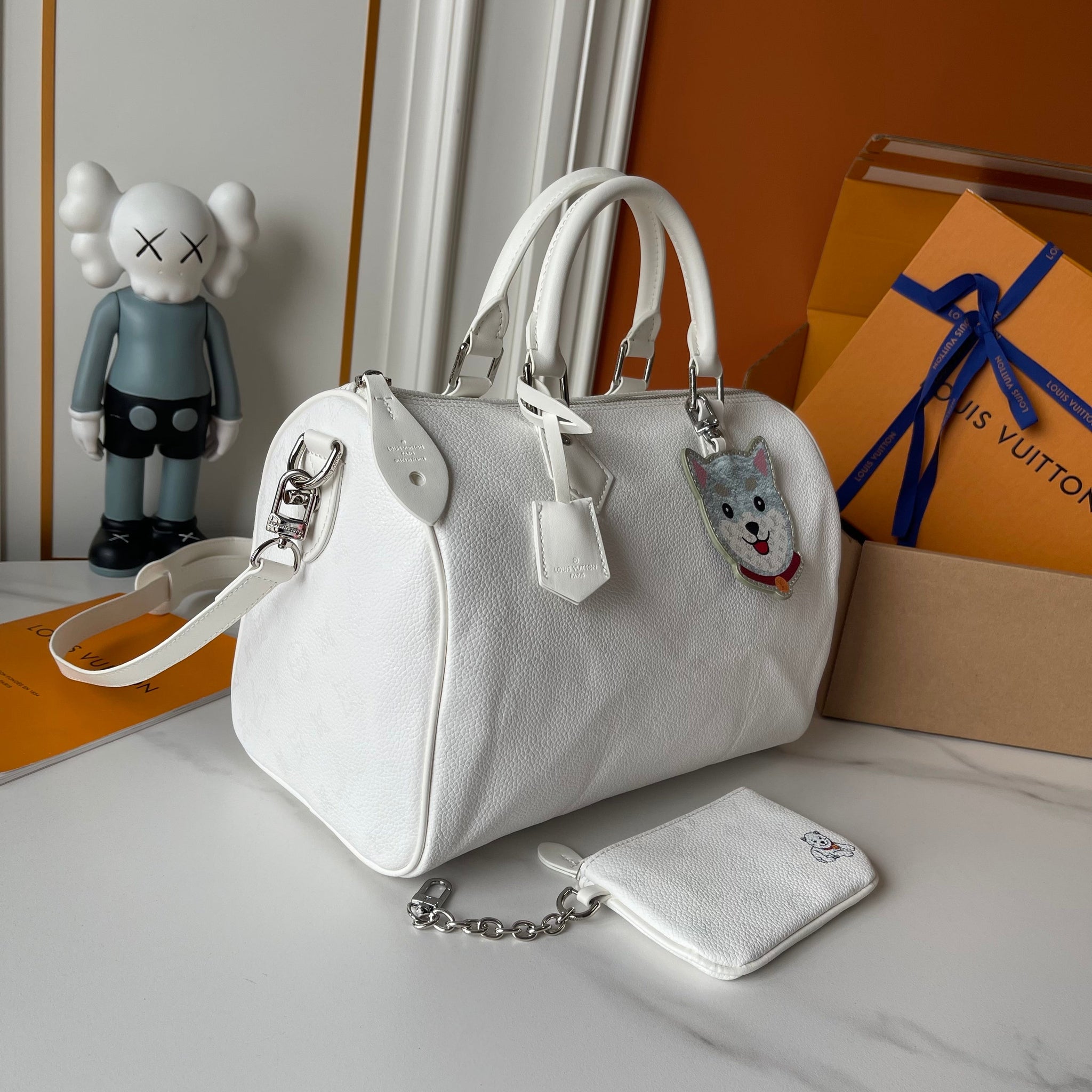 Speedy P9 White Bag & Pouch