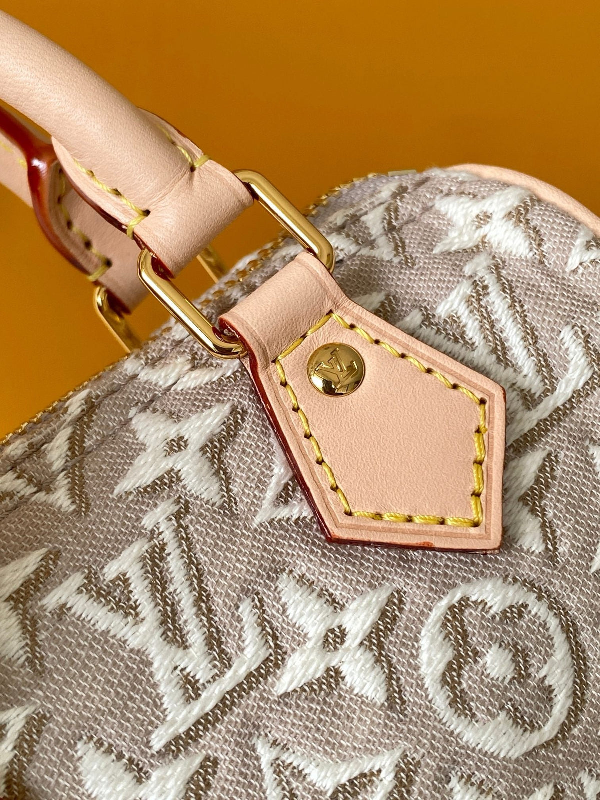 Nano Speedy With Tactile Jacquard Canvas In Soft Peuplier Shade