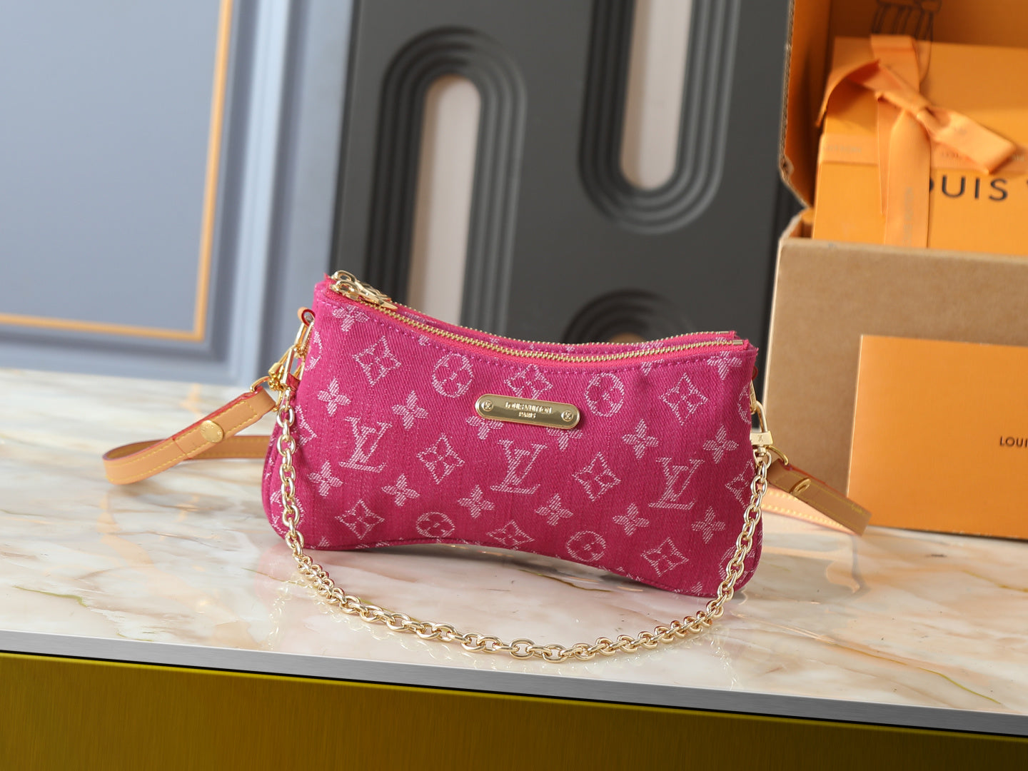 Mini Chain Shoulder Bag
