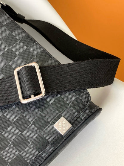 District Messenger Bag With Iconic Black And Gray Damier Graphite