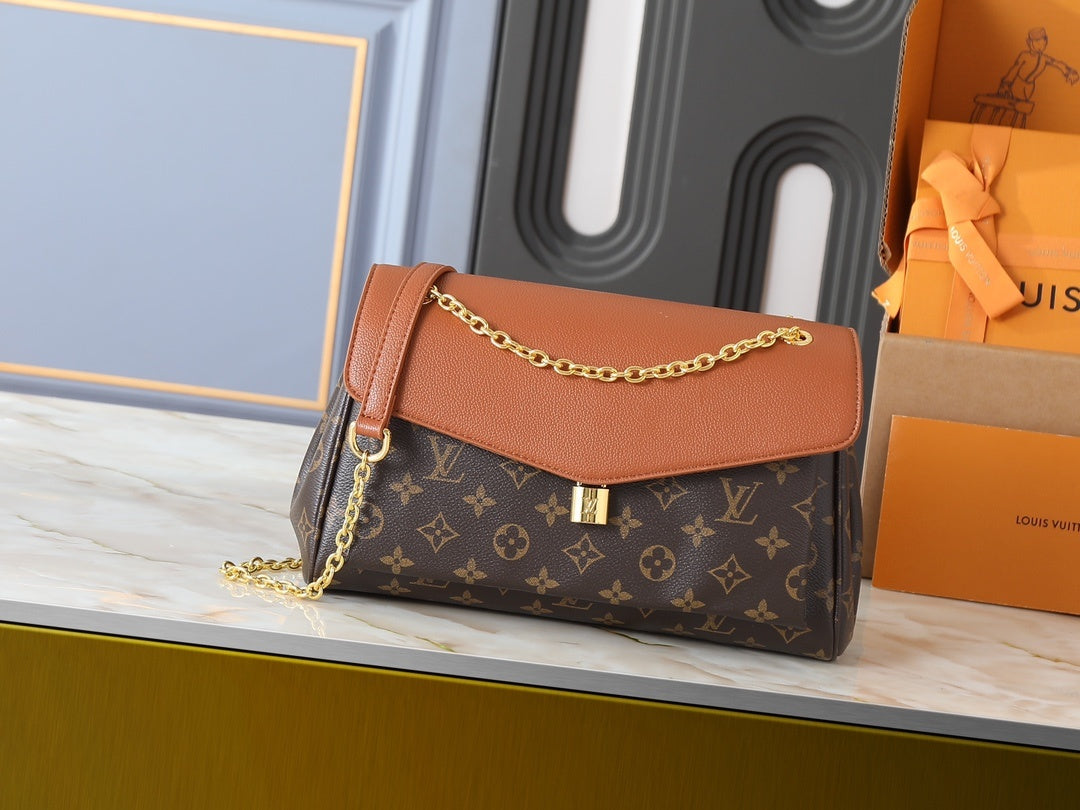 Chain Postman Bag