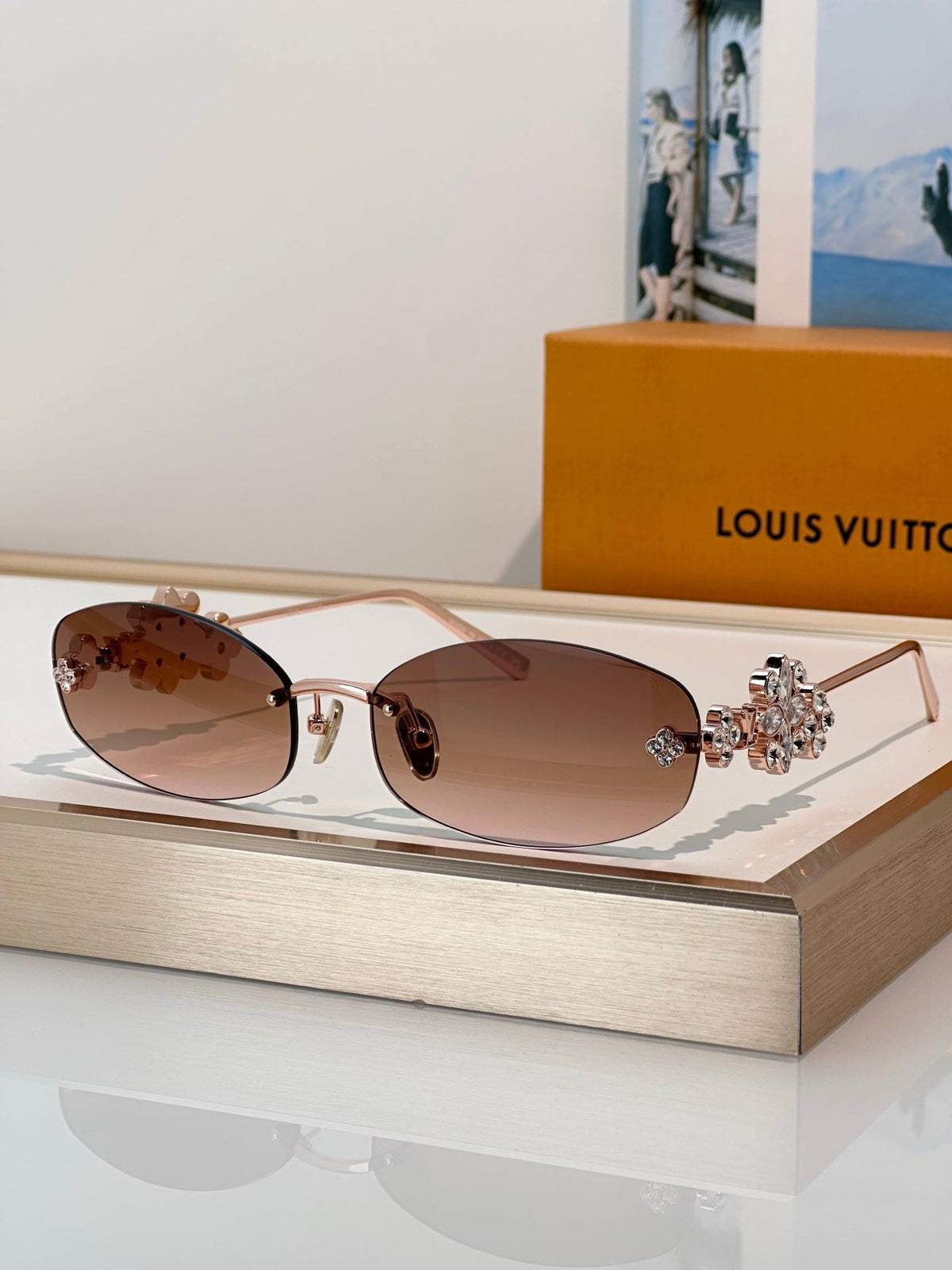 LV Dazzling Oval Sunglasses