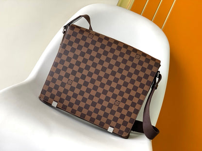 Damier Ebene District Messenger Bag