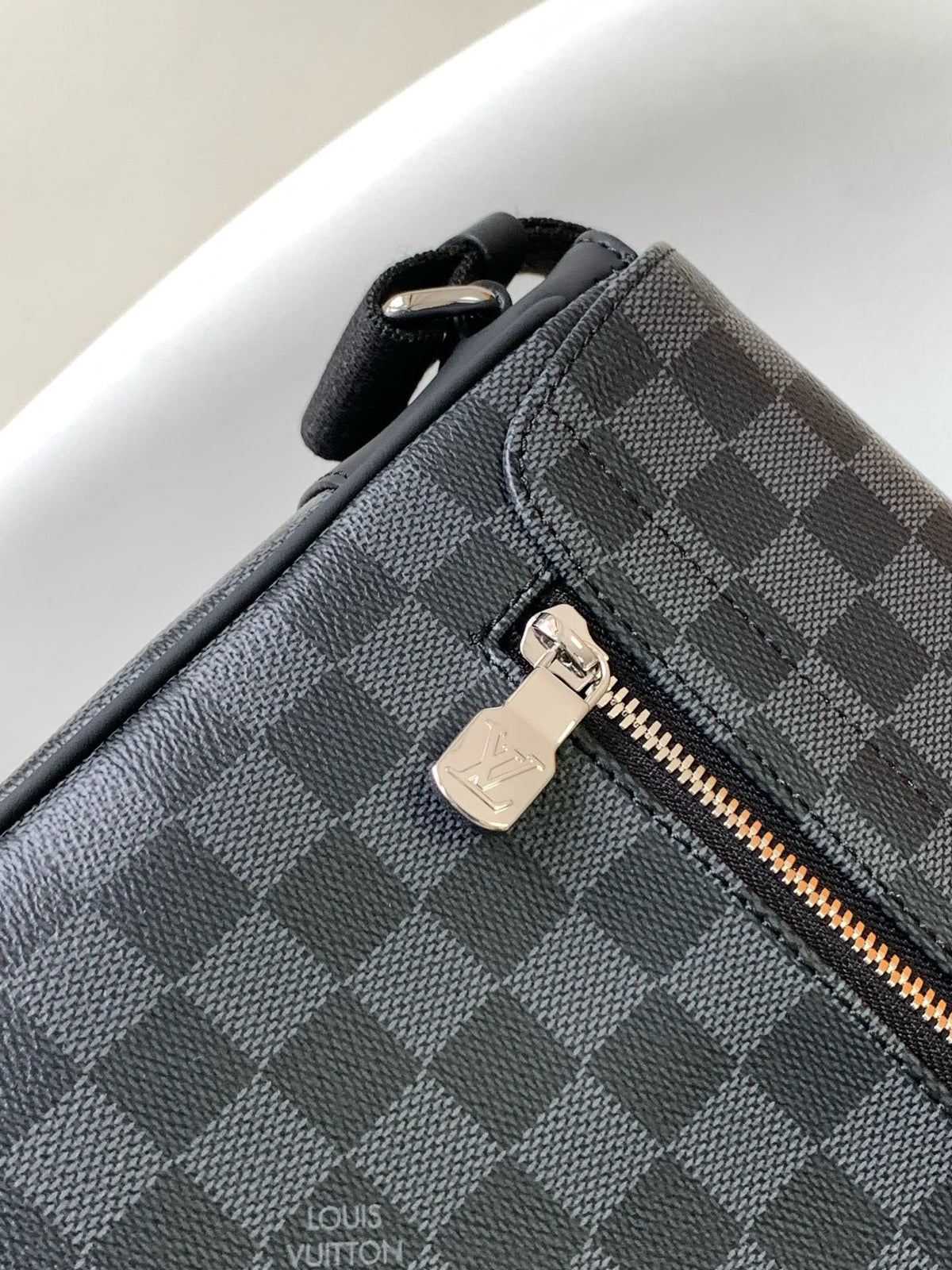 District Messenger Bag With Iconic Black And Gray Damier Graphite