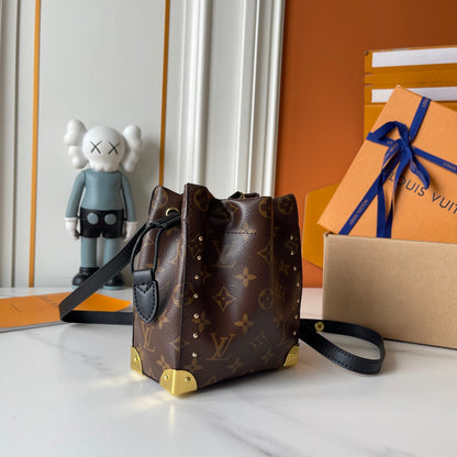 Nano Noe Trunk Bag