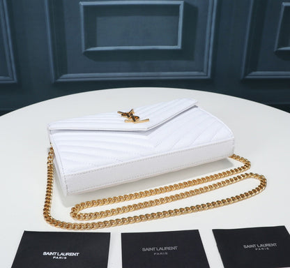 Cassandre Matelassé Chain Wallet