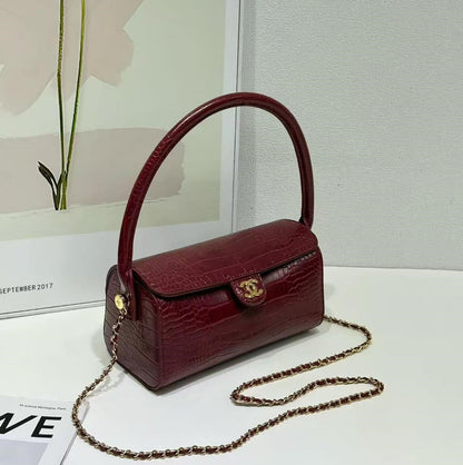 Classic Clutch With Chain