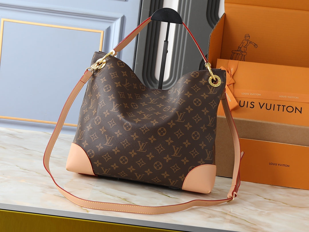 Berry PM Shoulder Bag
