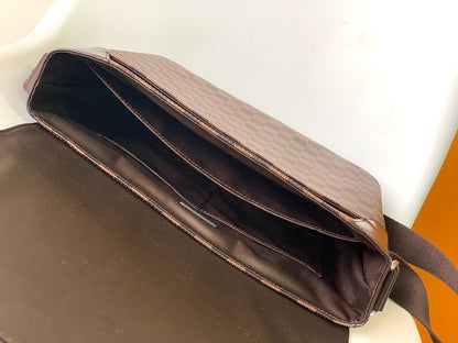Damier Ebene District Messenger Bag
