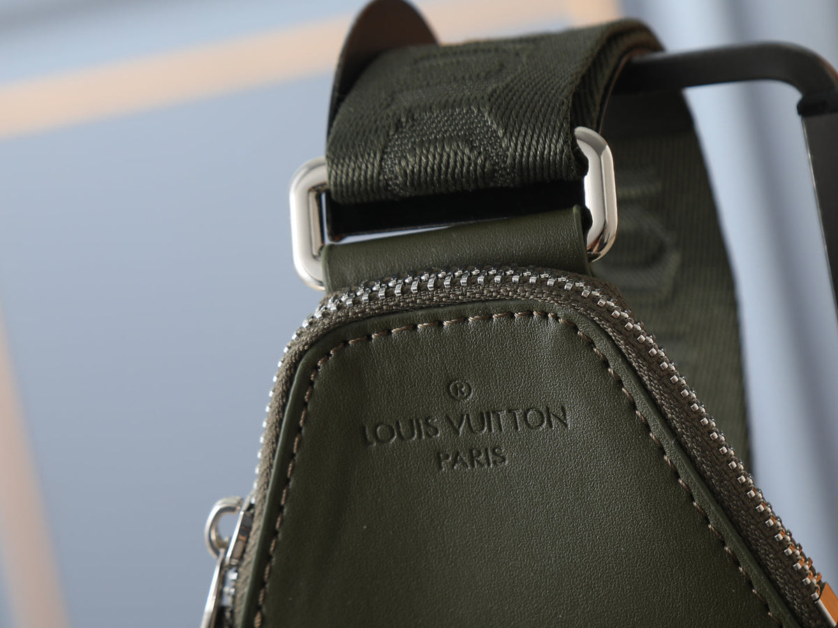 LV Avenue Slingbag PM In Monogram Eclipse