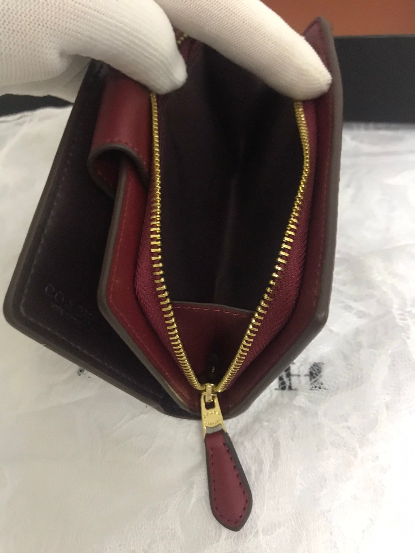 Women Signature Heart Wallet In Brown