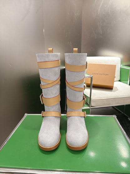 Amiral Flat Boots Featuring Soft Light Suede Calf Leather