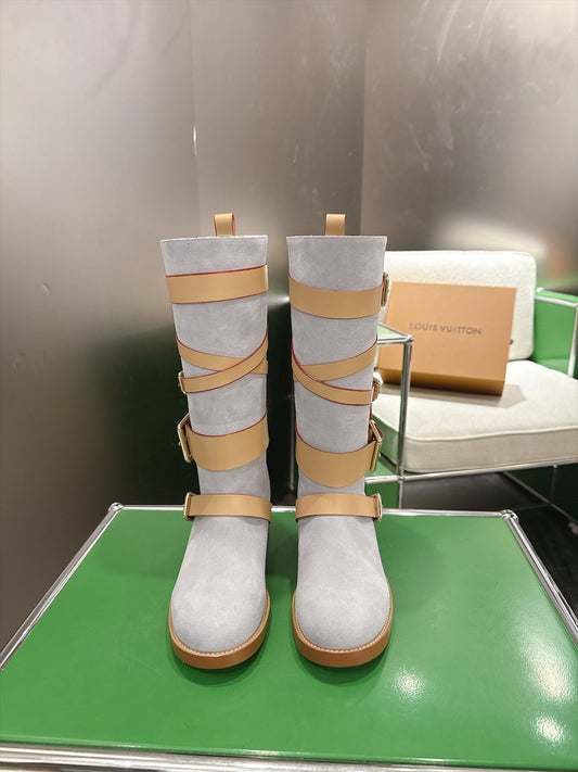 Amiral Flat Boots Featuring Soft Light Suede Calf Leather