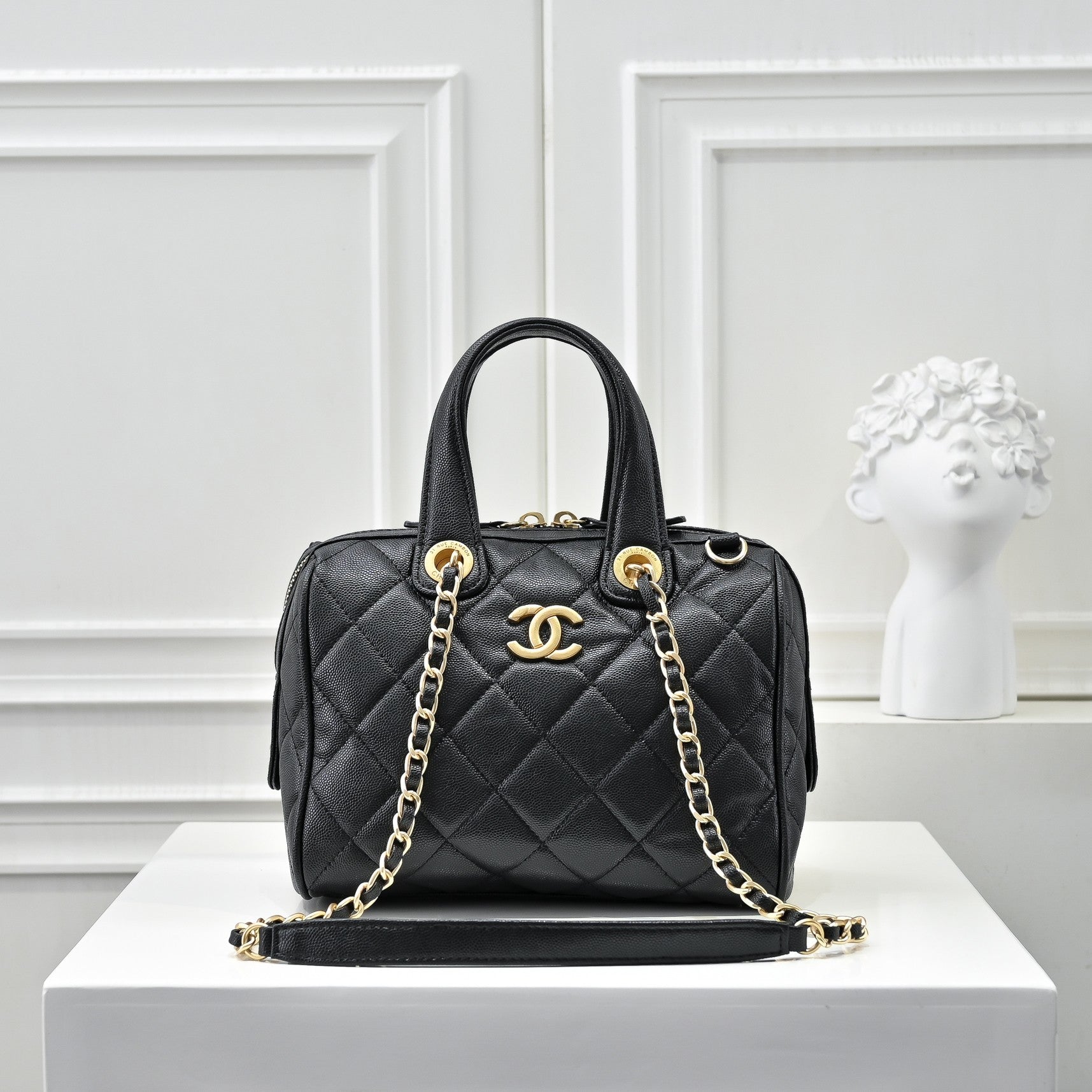 Small Bowling Bag in Black Caviar