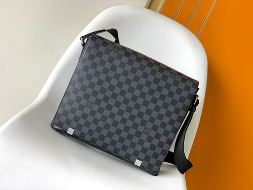 District Messenger Bag With Iconic Black And Gray Damier Graphite