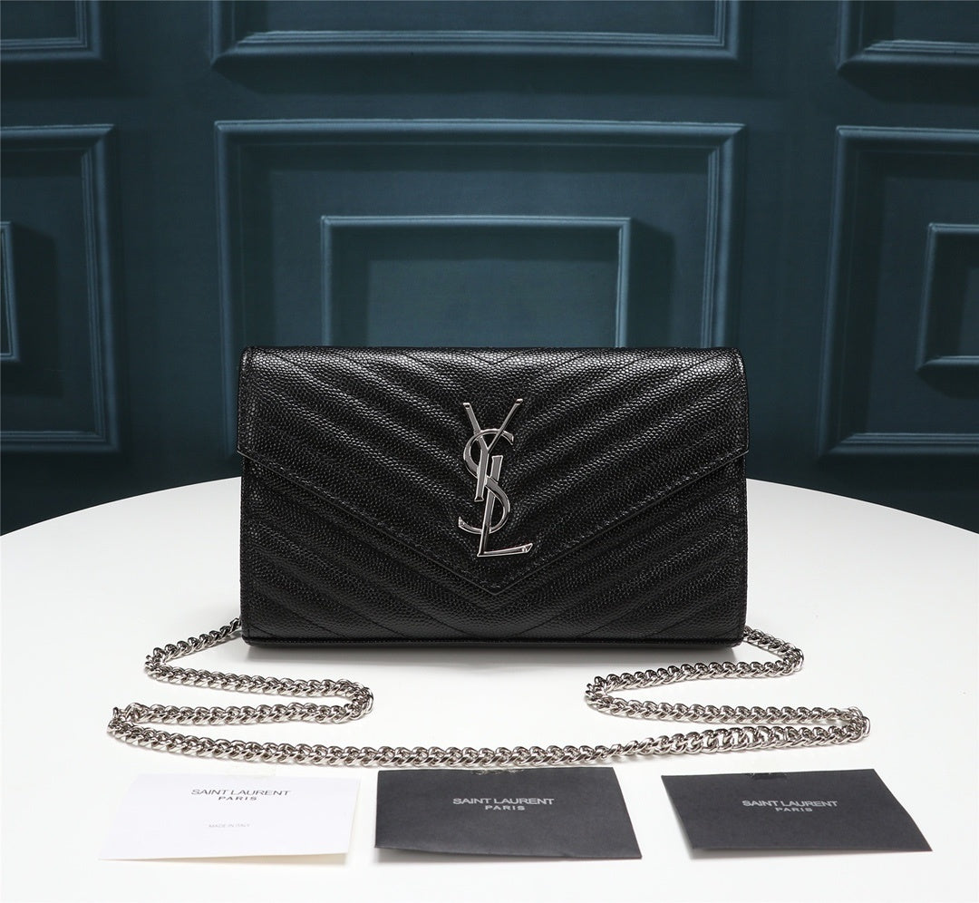 Cassandre Matelassé Chain Wallet