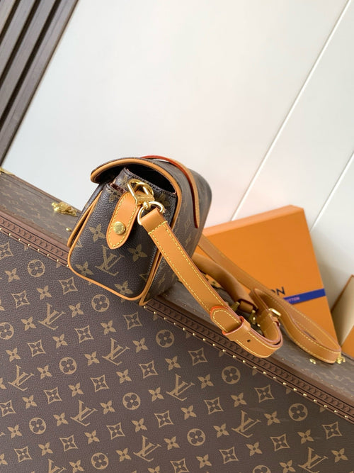 Cargo Wearable Wallet In Monogram Archive Canvas