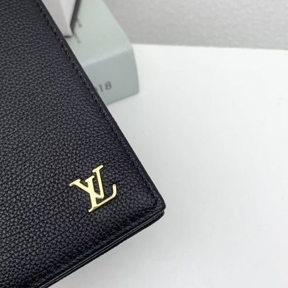 Multiple Wallet Initials