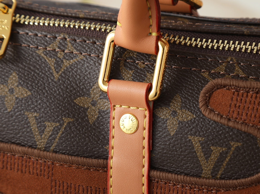 Keepall Bandoulière 25 Monogram Handbag