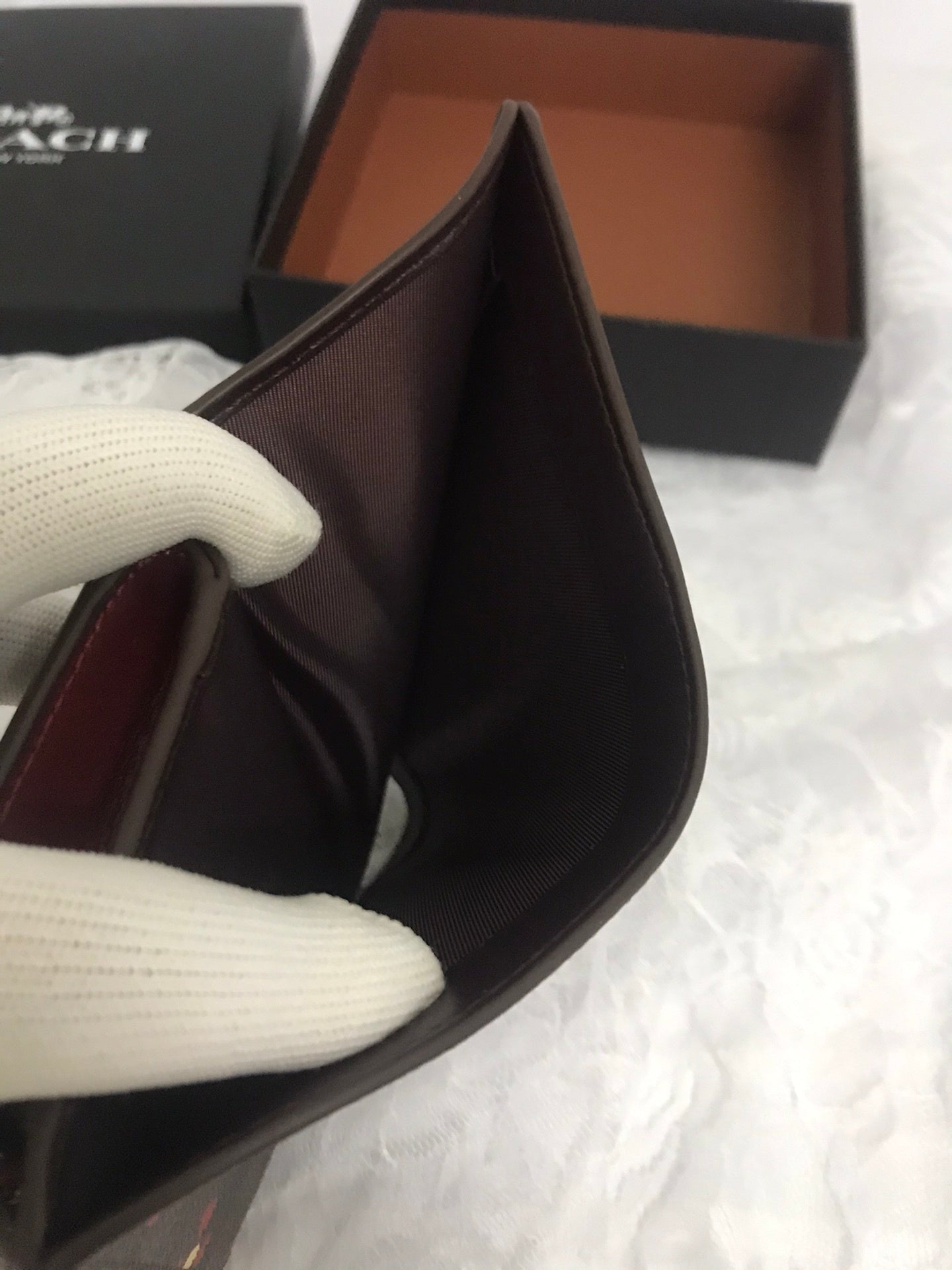 Women Signature Heart Wallet In Brown