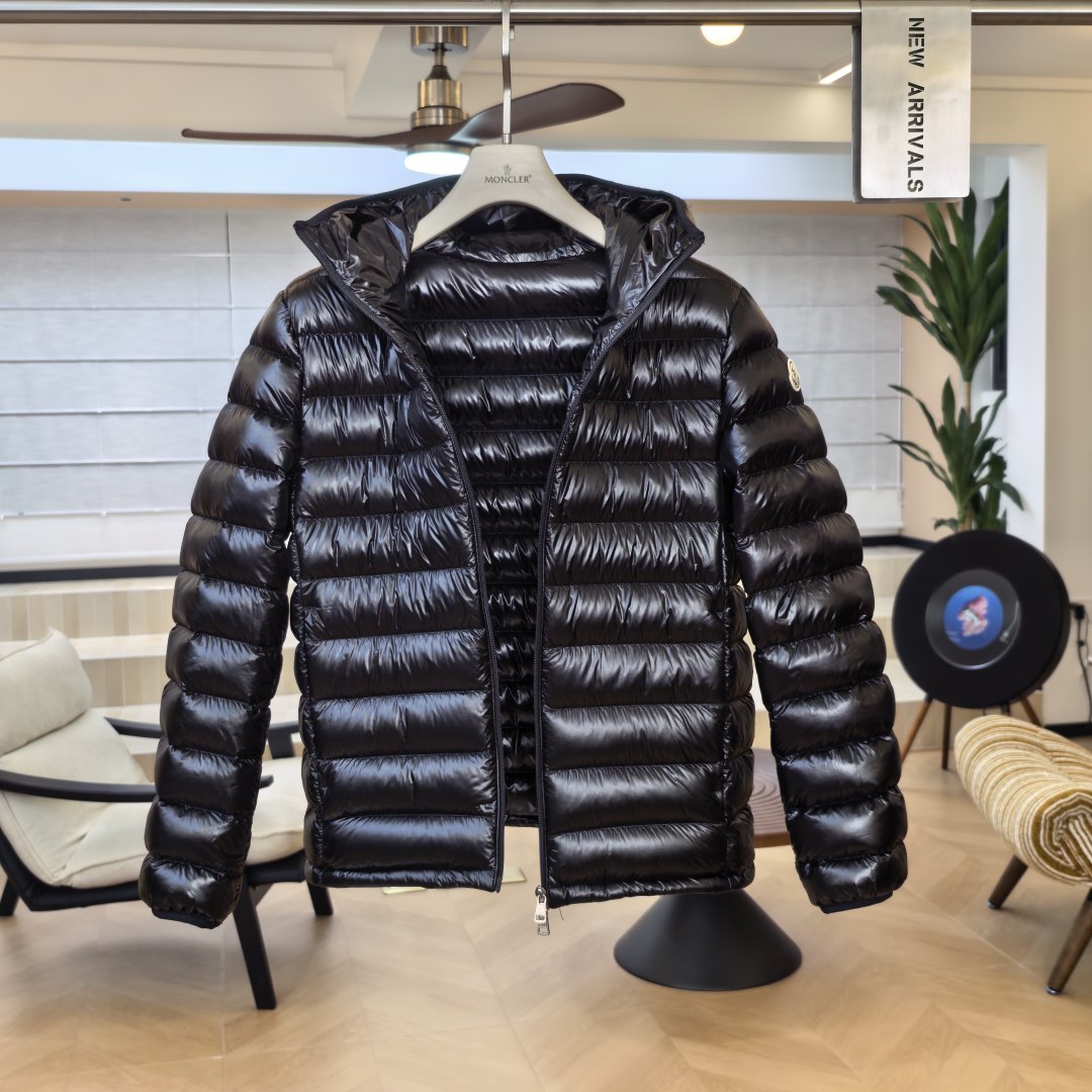 Glossy Black Bady Hooded Short Down Jacket