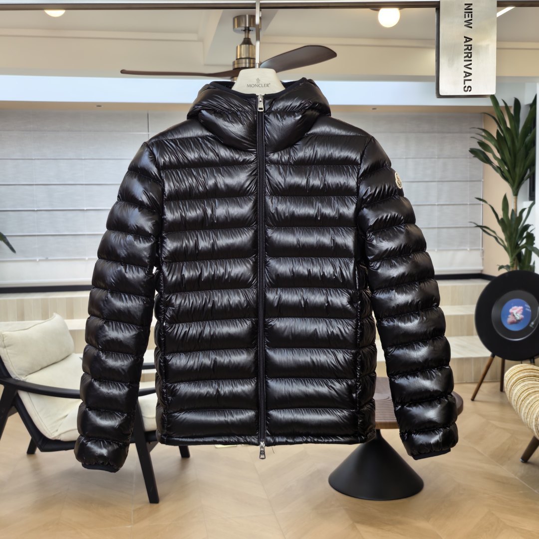 Glossy Black Bady Hooded Short Down Jacket