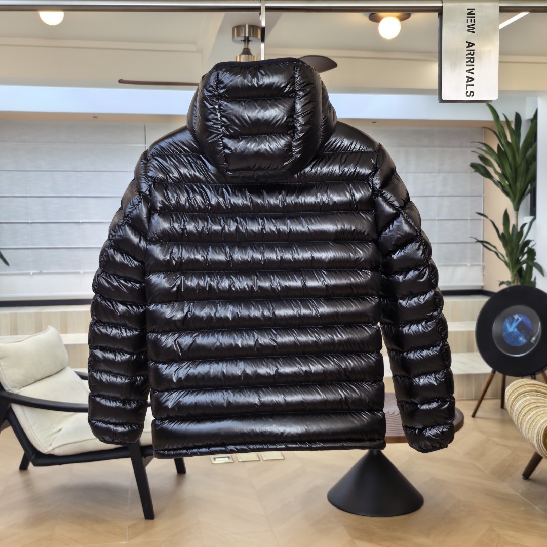 Glossy Black Bady Hooded Short Down Jacket