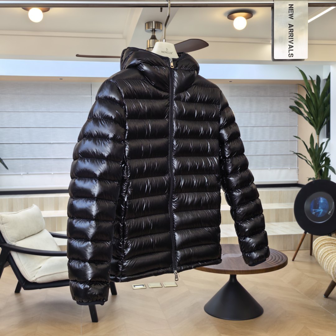 Glossy Black Bady Hooded Short Down Jacket