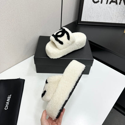 Fluffy Platform Slides With Interlocking CC Logo Detail