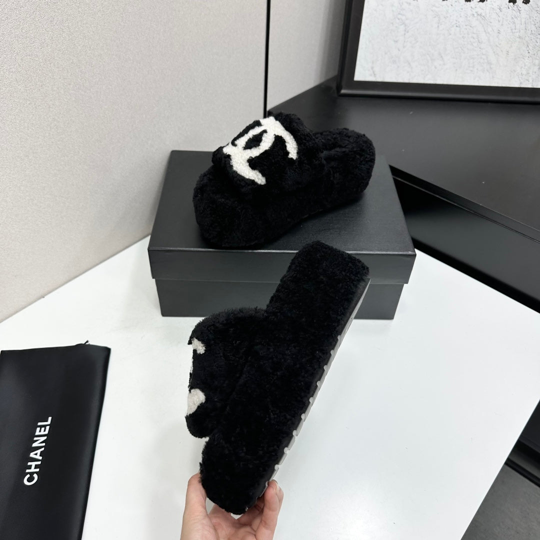 Fluffy Platform Slides With Interlocking CC Logo Detail
