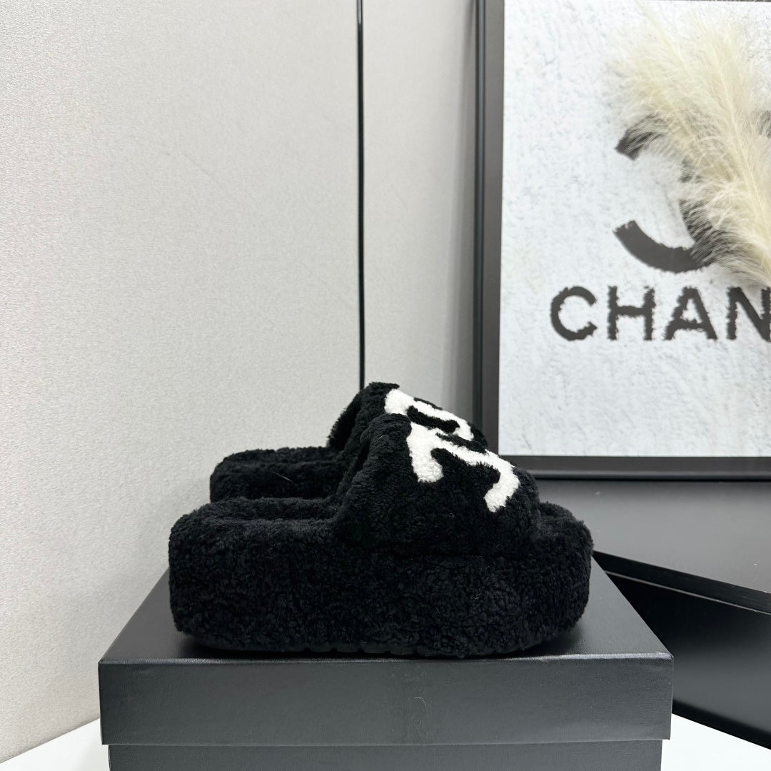 Fluffy Platform Slides With Interlocking CC Logo Detail