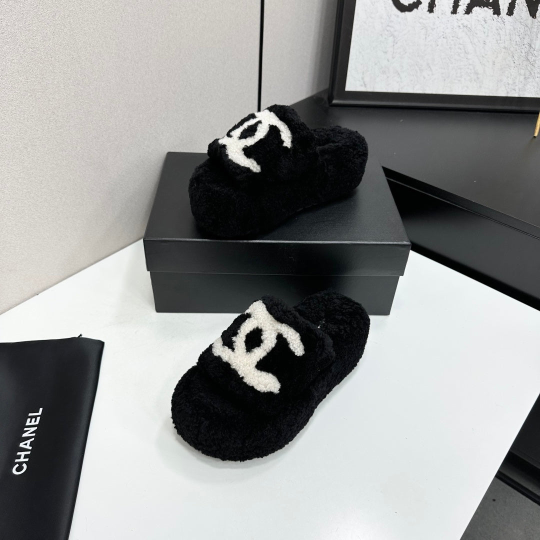 Fluffy Platform Slides With Interlocking CC Logo Detail