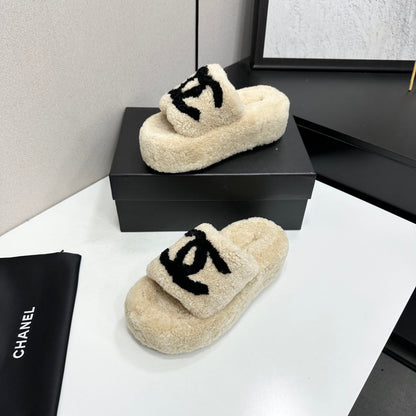 Fluffy Platform Slides With Interlocking CC Logo Detail