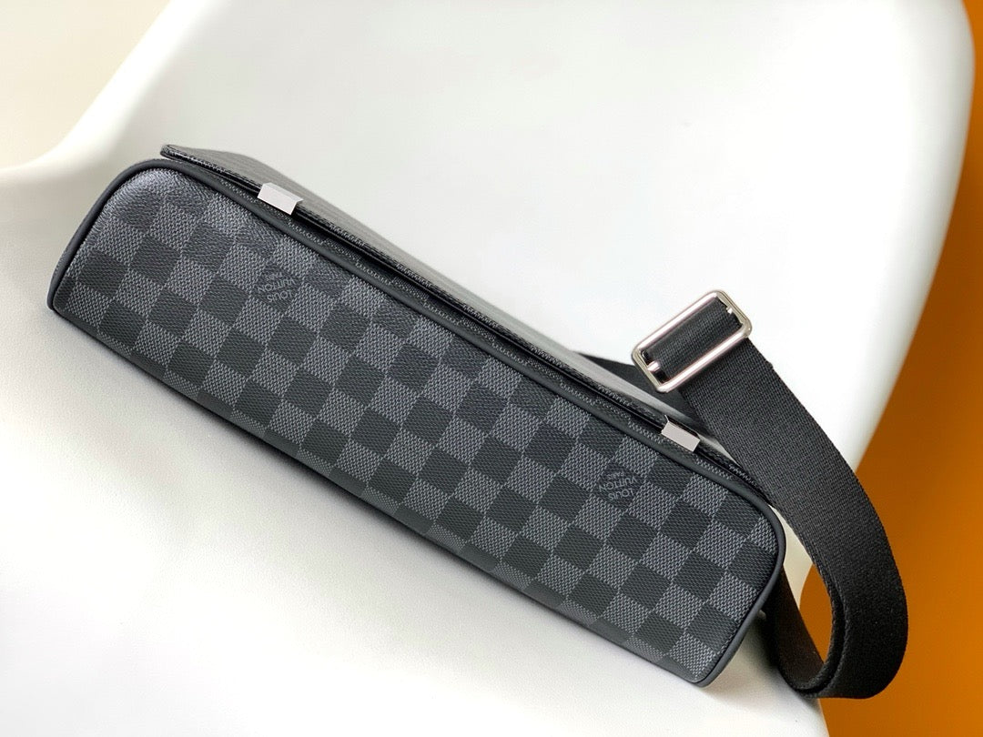 District Messenger Bag With Iconic Black And Gray Damier Graphite