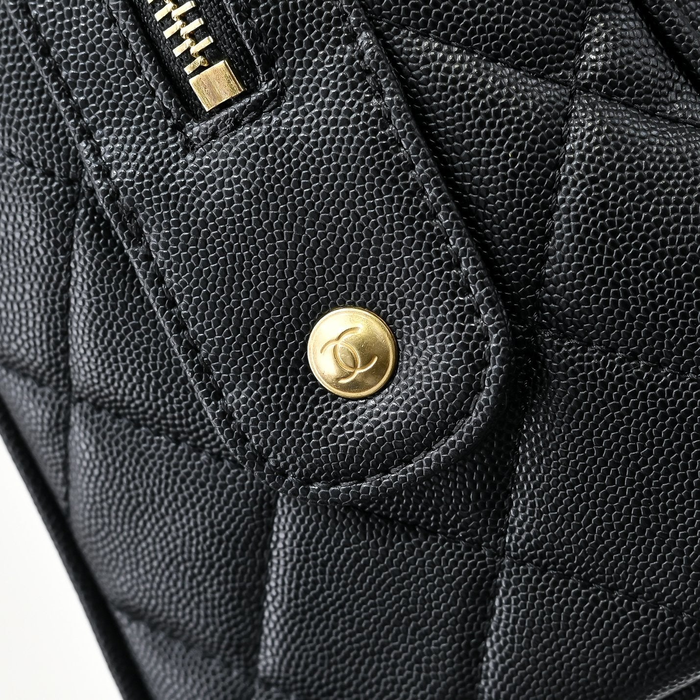 Small Bowling Bag in Black Caviar