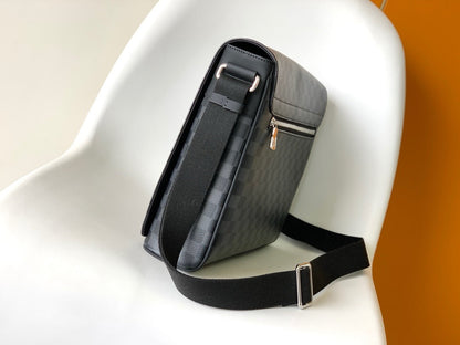 District Messenger Bag With Iconic Black And Gray Damier Graphite