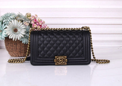 Caviar Quilted Medium Boy Flap Black