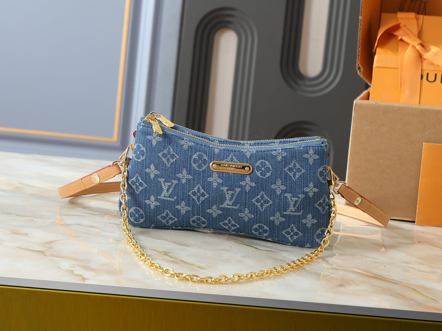 Mini Chain Shoulder Bag