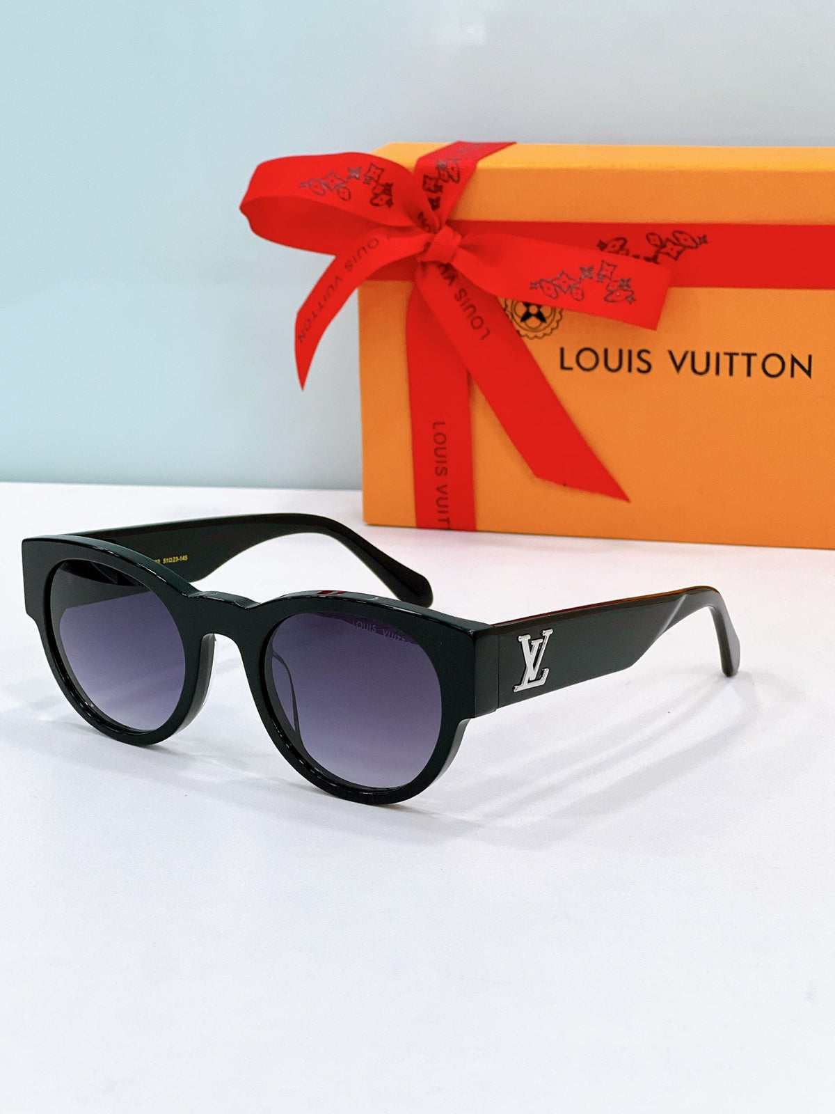 LV Clash Round Sunglasses With Black Round Frame
