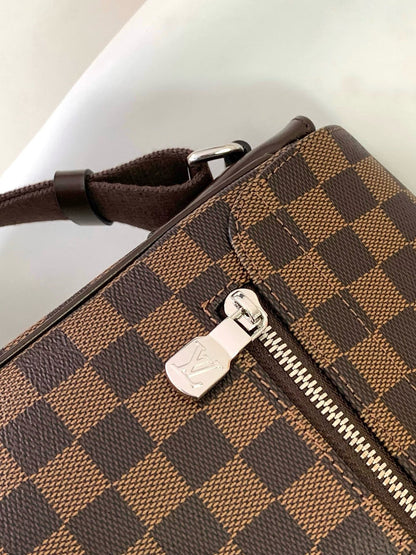 Damier Ebene District Messenger Bag