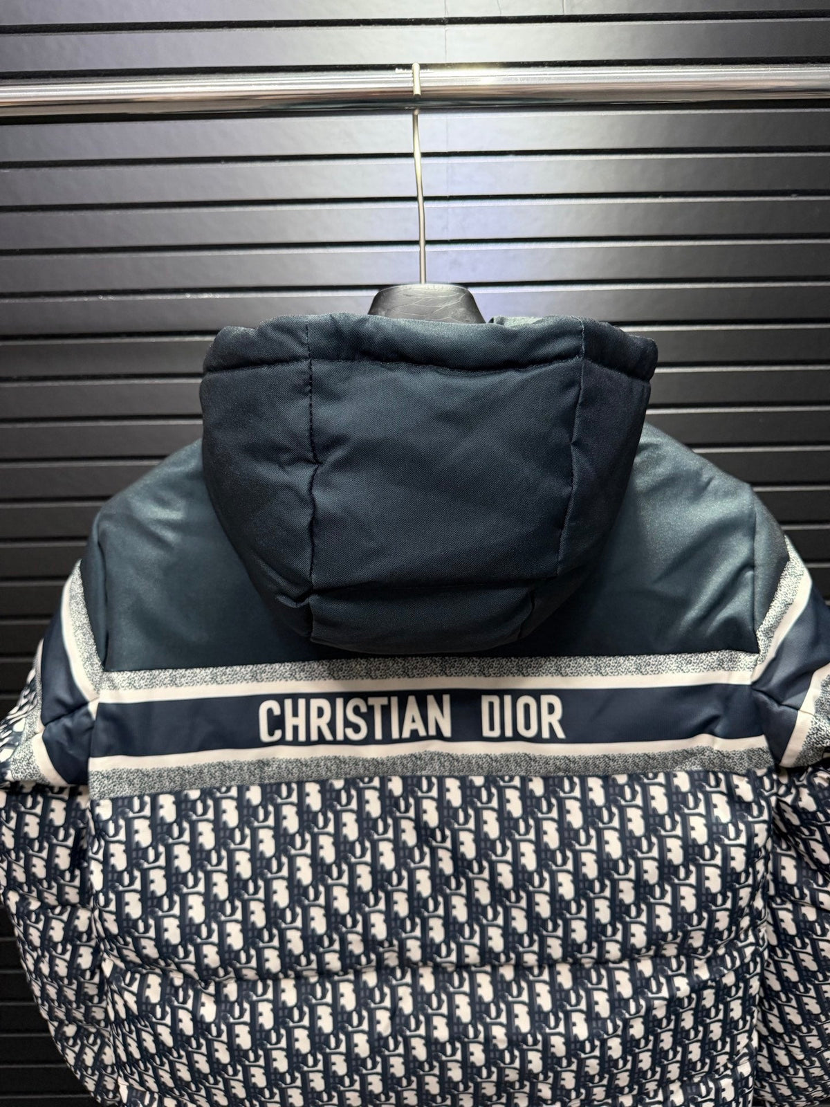 Reversible Oblique Puffer Jacket In Blue And Ecrou
