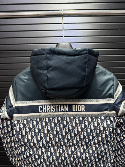 Reversible Oblique Puffer Jacket In Blue And Ecrou