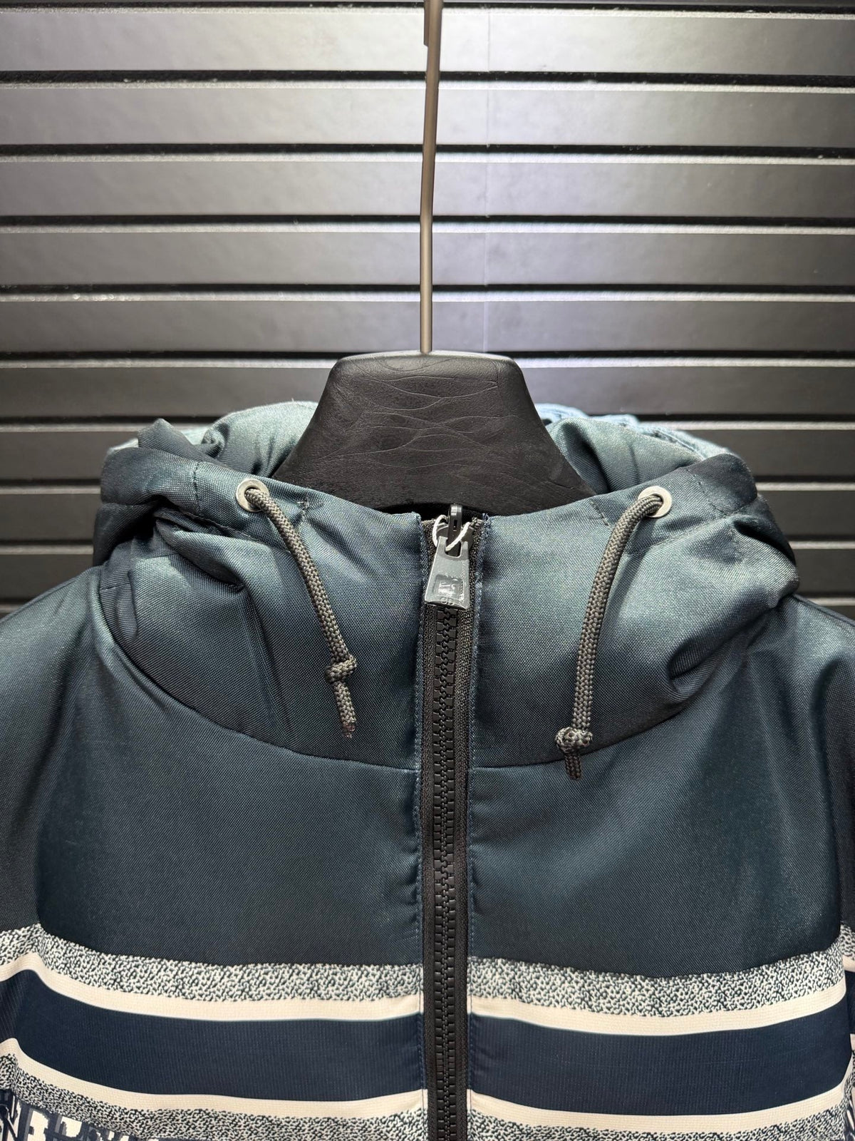 Reversible Oblique Puffer Jacket In Blue And Ecrou