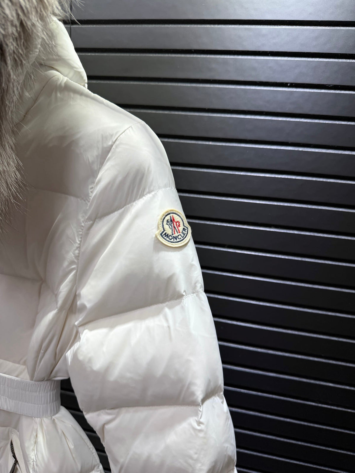 Long White Quilted Down Coat Featuring A Belted Waist And a Fur-Trimmed Hood