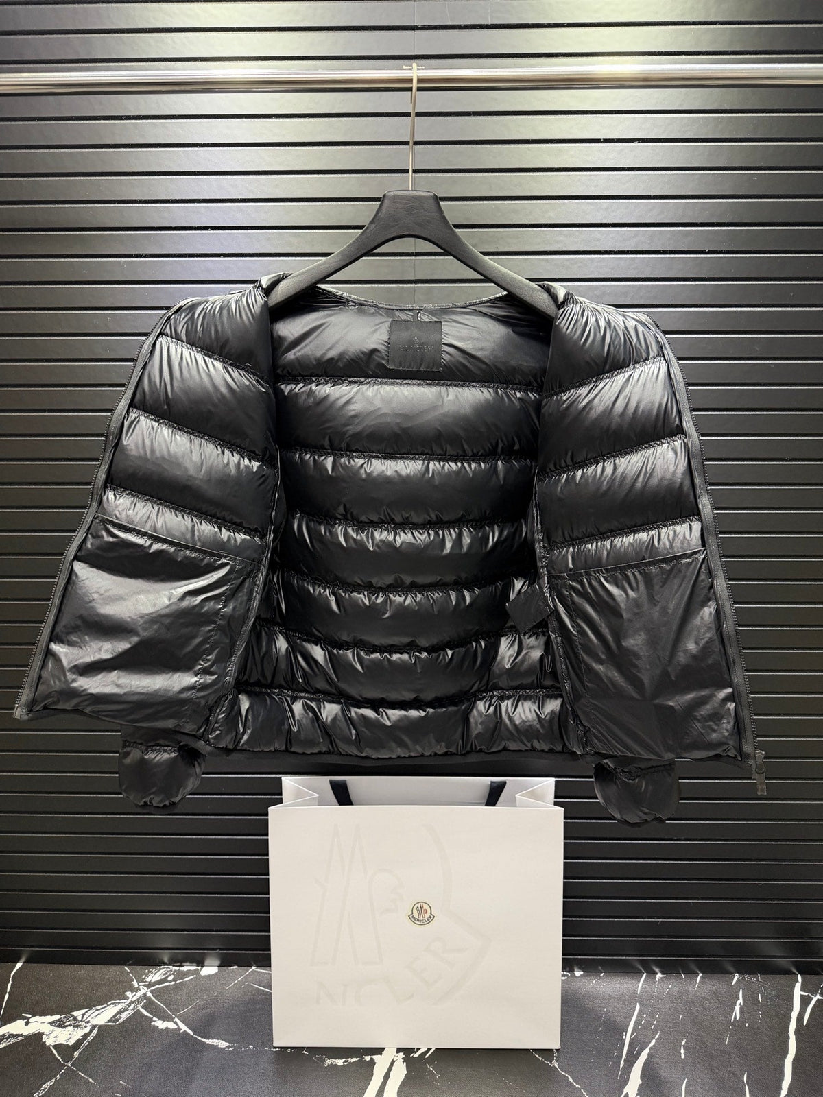 Guardiana Hooded Down Jacket In Black