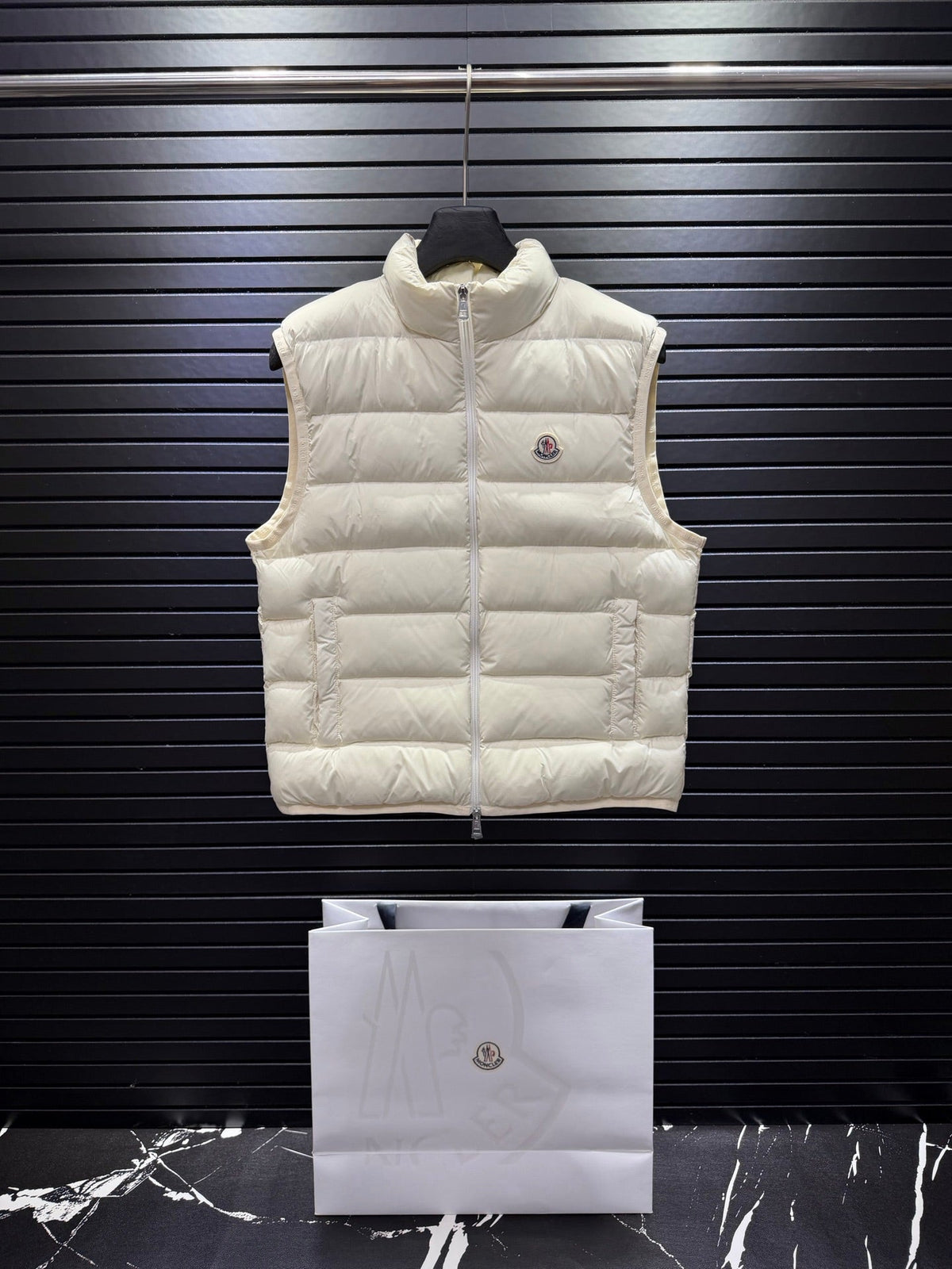 Contrin Quilted Shell Gilet In A Beige Colorway