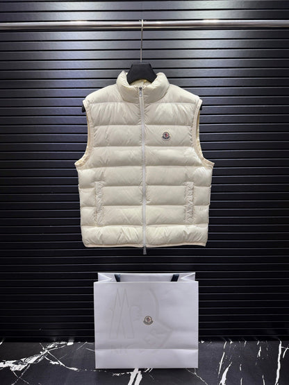 Contrin Quilted Shell Gilet In A Beige Colorway